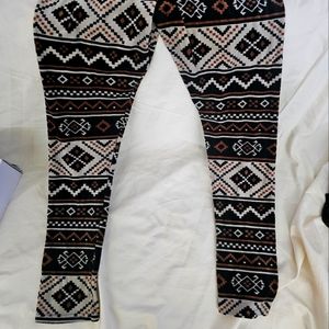 Large NO BOUNDARIES multi color pattern for fall and winter